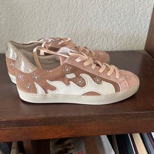 Stylish Pink and White Women's Sneakers